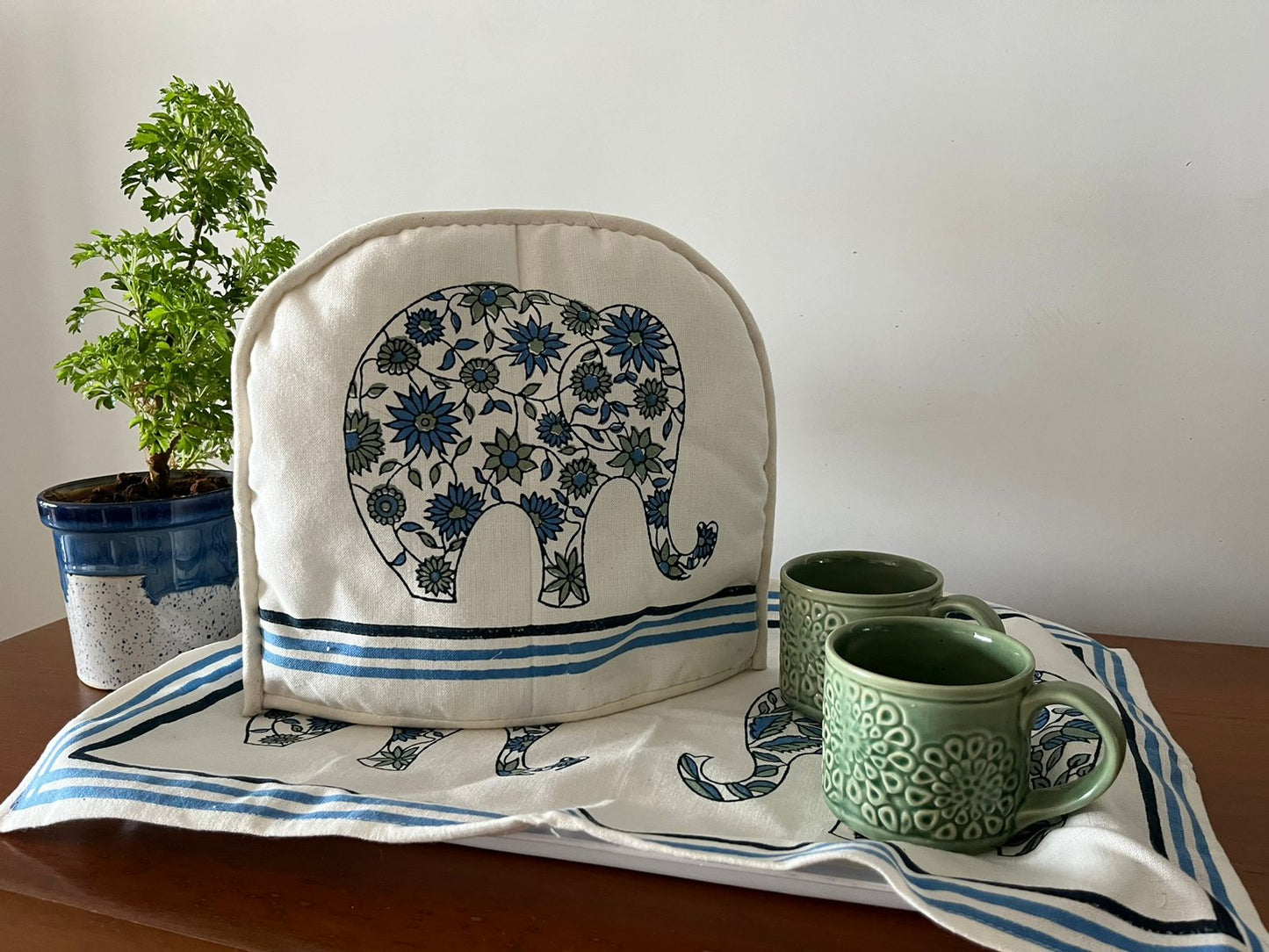 Tea Cosy With Tray Cloth